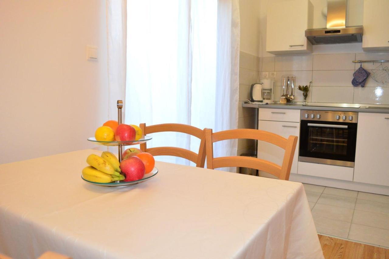 Apartments Vilim Tisno Exterior photo